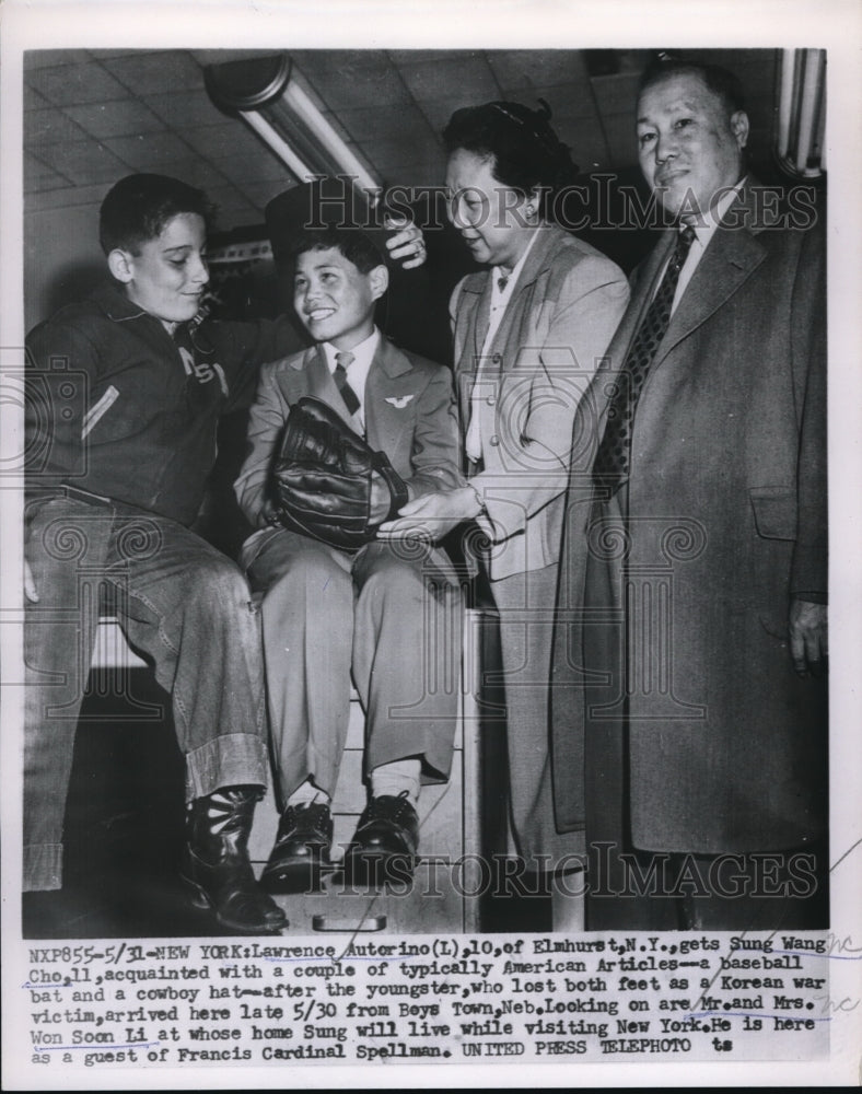 1953 Press Photo Korean War Victim Sung Wang Cho Lawrence Autorino & Won Soon Li