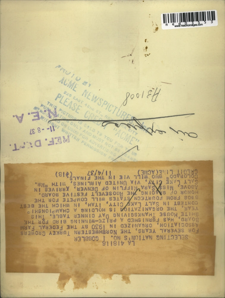 1937 Press Photo The Roosevelt festive Board Ms. Sara Mifflin with her turkey