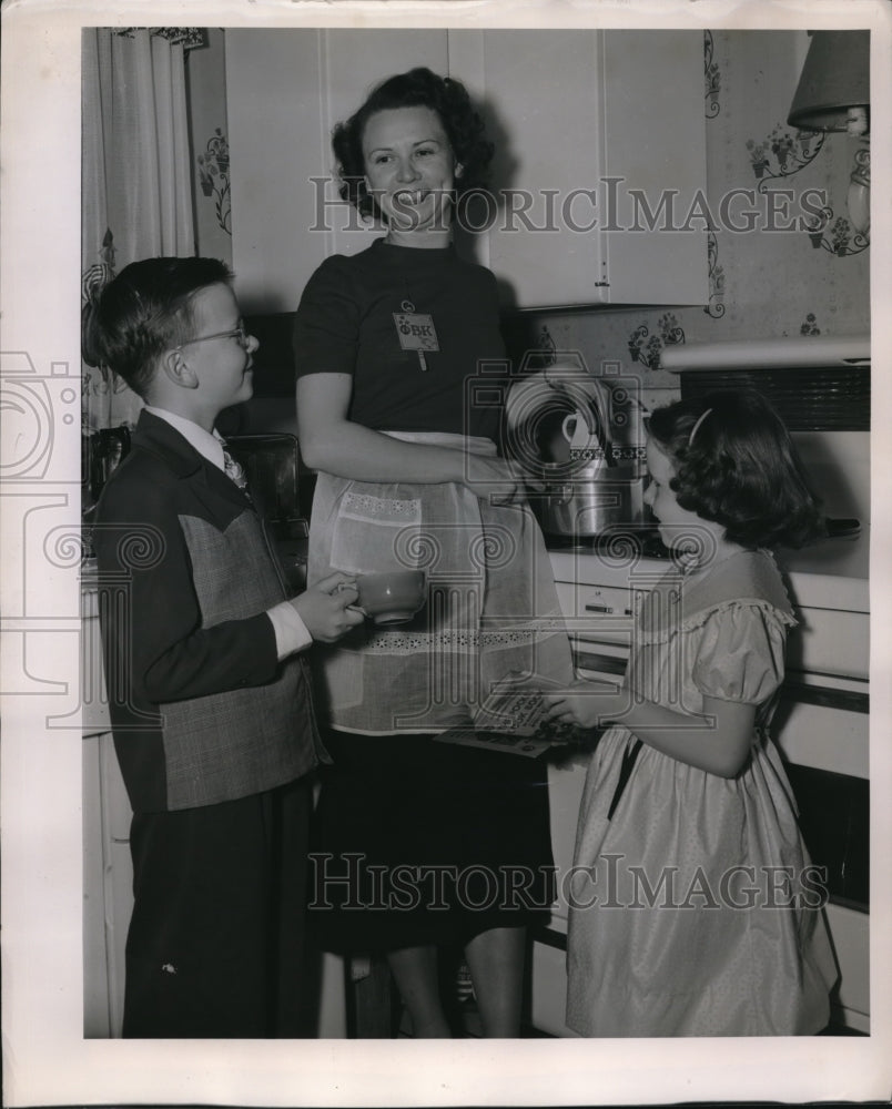 1952 Press Photo Mrs. Flora was elected to Phi Beta Kappa national scholarship