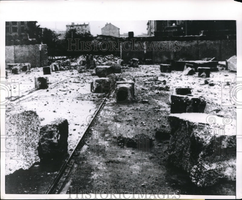 Load image into Gallery viewer, 1961 Press Photo Huge chunks of concrete litter the street at Adalbertstrasse

