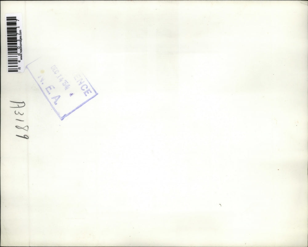 1954 Press Photo Roger Johnson trapped in trunk for twenty minutes - ned03717