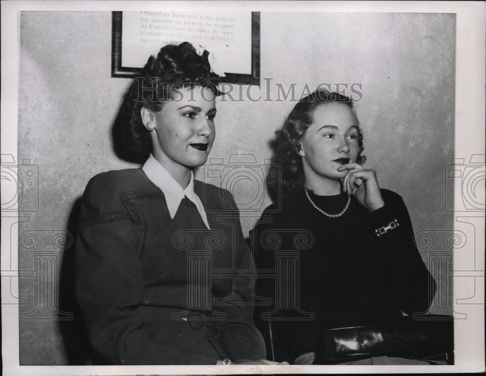 1947 Press Photo Des Moines Iowa Louise Asplin and Jewell Collins to testify