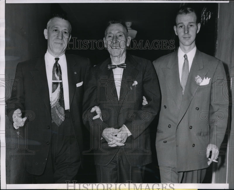 Load image into Gallery viewer, 1953 Press Photo Chicago Charles Allard, Dep Marshalls D Dwyer, B Goldberg Priso

