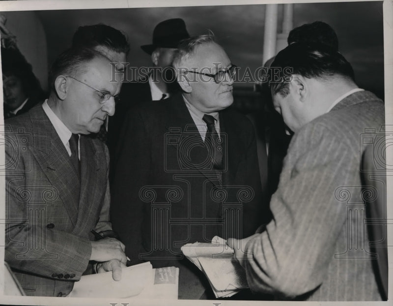 Load image into Gallery viewer, 1947 Press Photo NYC Soviet Foreign Minister Andrei Vishinsky interviewed
