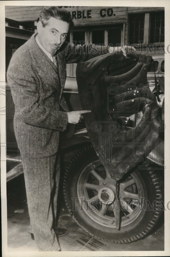 Load image into Gallery viewer, 1947 Press Photo Cyril MacKeekin and SS Fort Dearborn Life Jacket San Francisco
