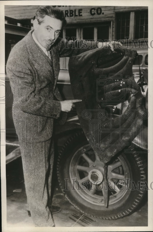 1947 Press Photo Cyril MacKeekin and SS Fort Dearborn Life Jacket San Francisco