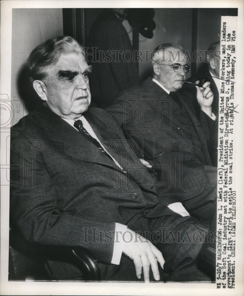 Load image into Gallery viewer, 1952 Press Photo Wash DC UMW pres John L Lewis &amp; Cyrus Ching
