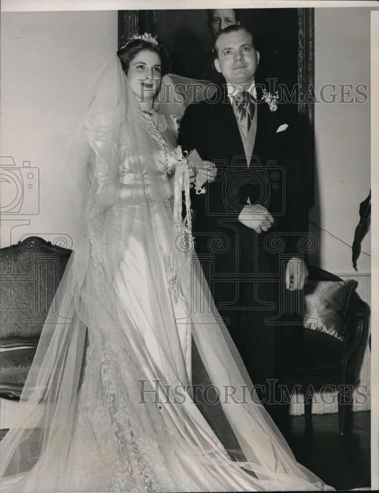 Load image into Gallery viewer, 1940 Press Photo Leesburg Va Patricia Hurley weds Dr Henry Beall Gwynn
