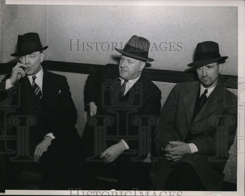 Load image into Gallery viewer, 1938 Press Photo Chicago O Larsen VP G Allum, Pres &amp; H Engle Hoagland &amp; Allum
