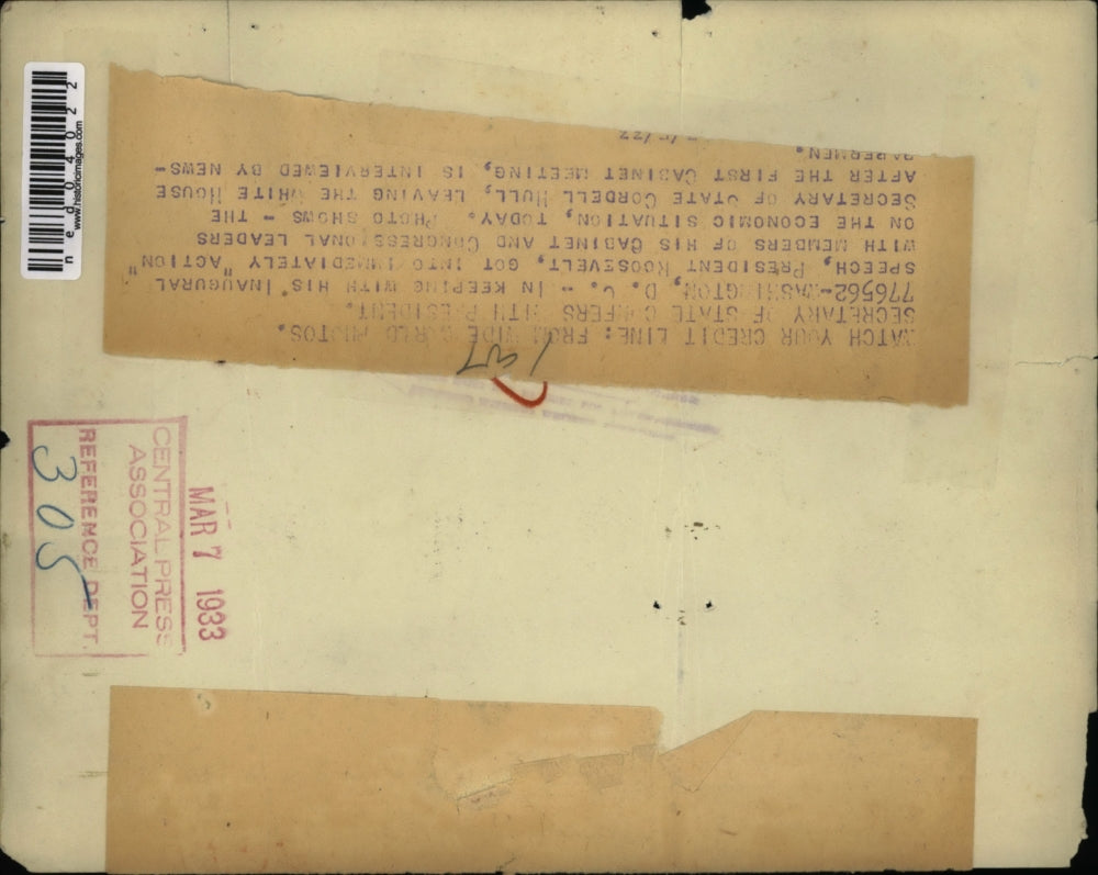 1933 Press Photo Sec. of State Hull, leaving the White House talking to reporter