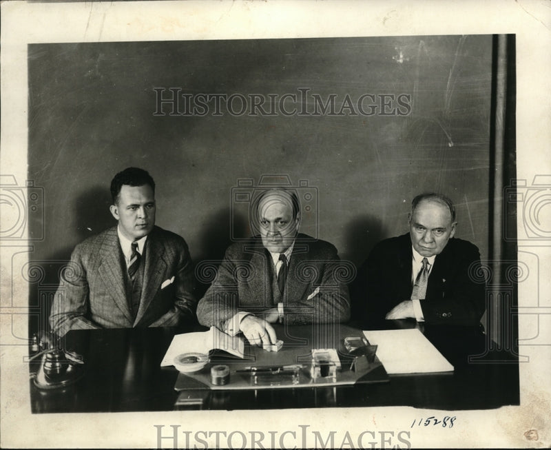 Load image into Gallery viewer, 1929 Press Photo Attorney Oliver Loomis Oscar Raymond &amp; Oliver Pagan
