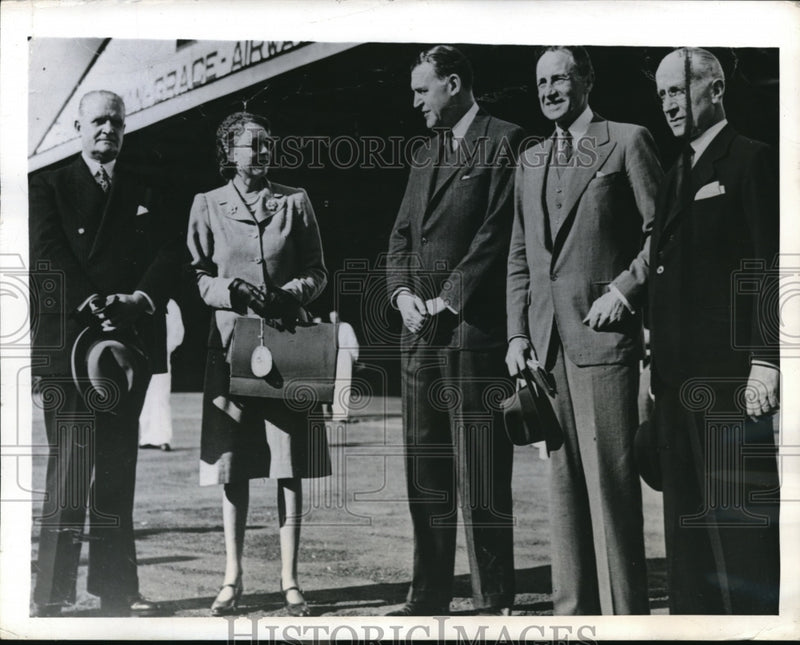 Load image into Gallery viewer, 1943 Press Photo Us Amb. to Argentina Norman Armour and his wife
