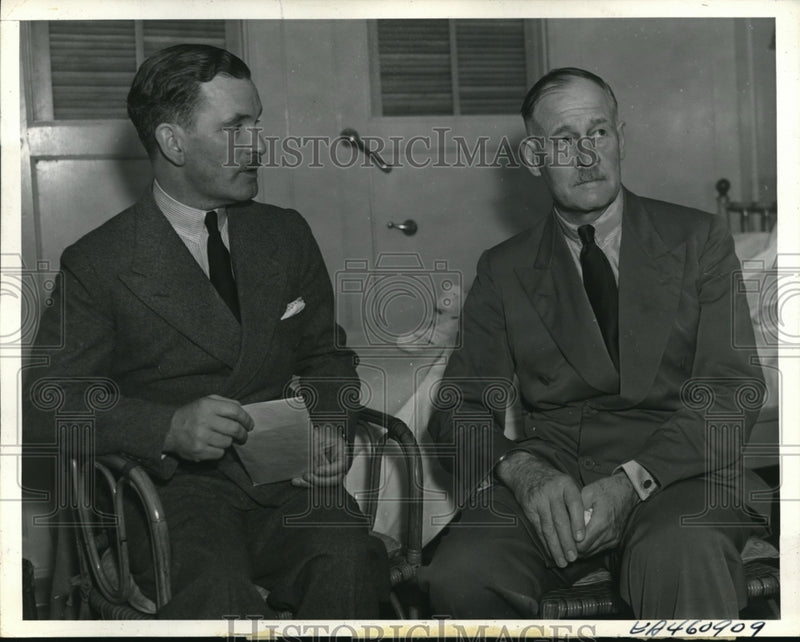 Load image into Gallery viewer, 1938 Press Photo Wing Commander Alexander Davidson and Sir Edward Ellington
