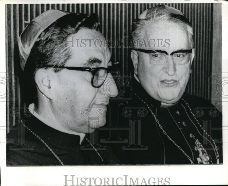 Load image into Gallery viewer, 1969 Press Photo Archbishop Avalar Vilelz &amp; Bishop Johanna Venderach
