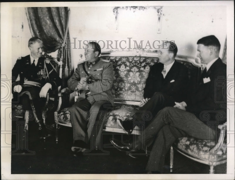 Load image into Gallery viewer, 1944 Press Photo Lt Col Hardest, Pres Villarroel, Robert Woodward &amp; McConaughy
