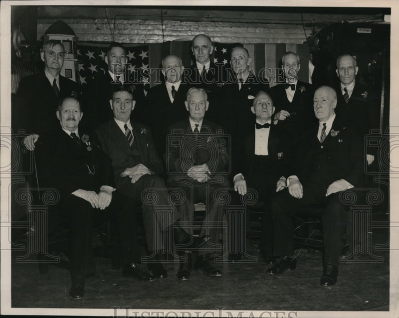 Load image into Gallery viewer, 1939 Press Photo Hurricane survivors of 1889 meet in Boston
