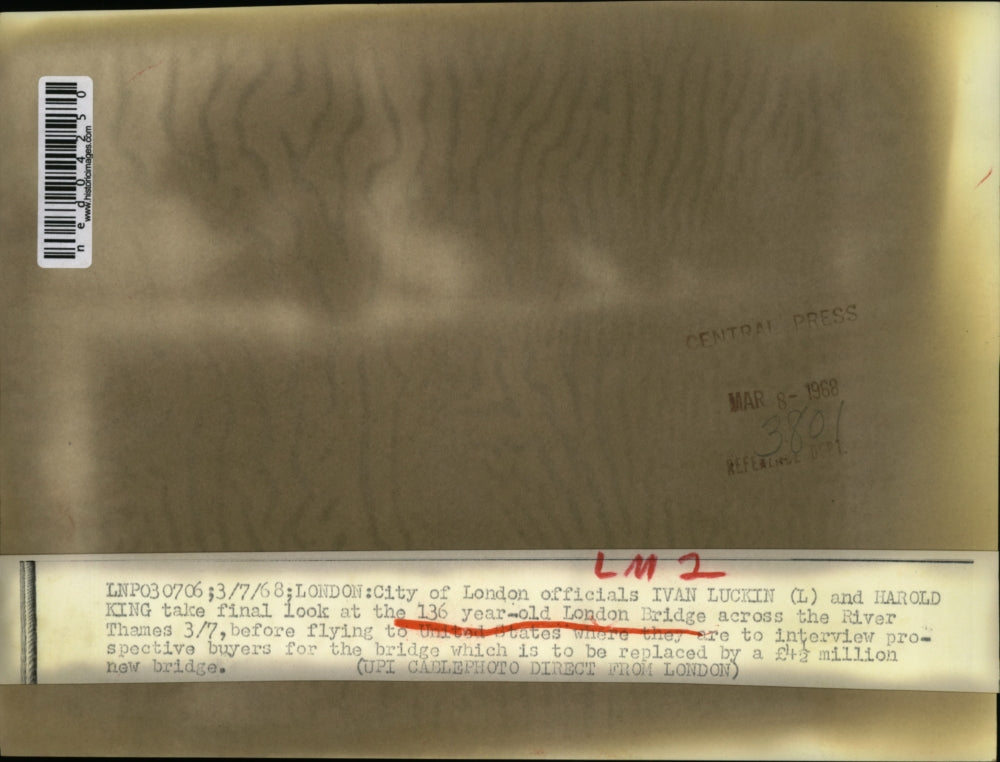 1968 Press Photo London Ivan Luckin & Harold King at Loondon Bridge - ned04250