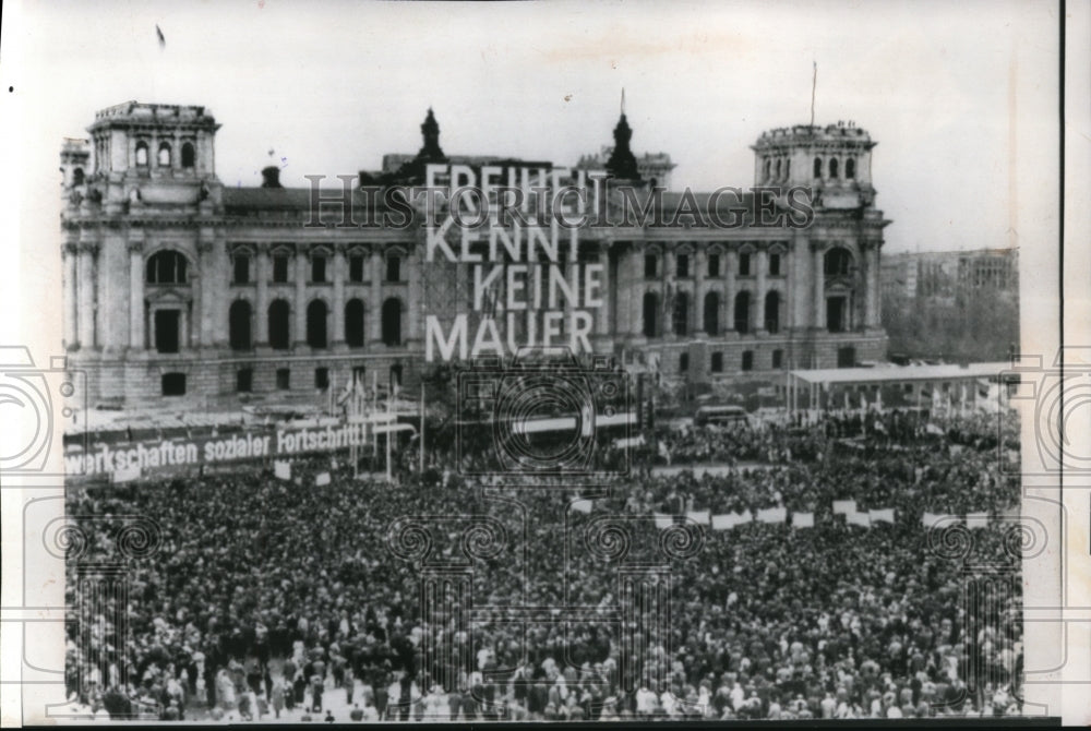 1962 Press Photo Around 750,000 West Berliners attend a May Day rally on May 1