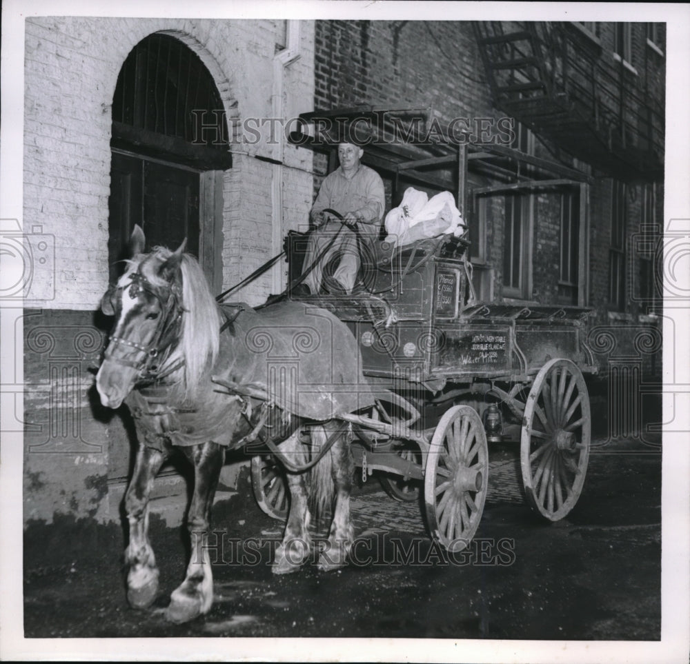 1954 Press Photo Ex-fighter Meyer Jacobson on his delivery wagon