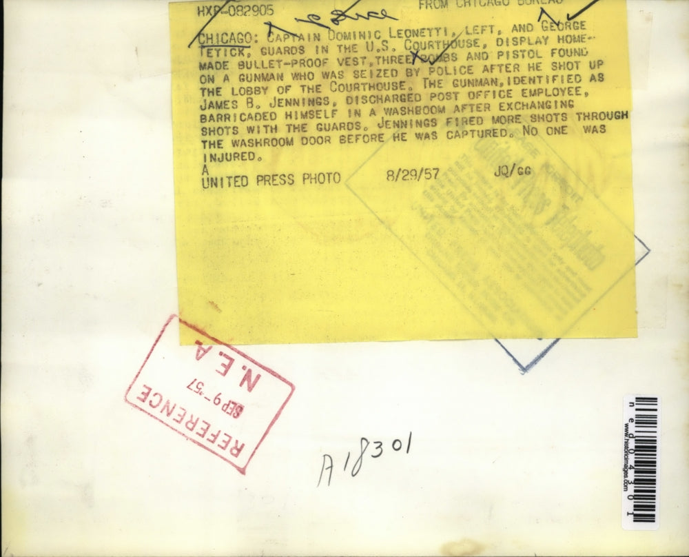 1957 Press Photo Chicago Police Capt Dominic Leonetti, George Tetick & weapons