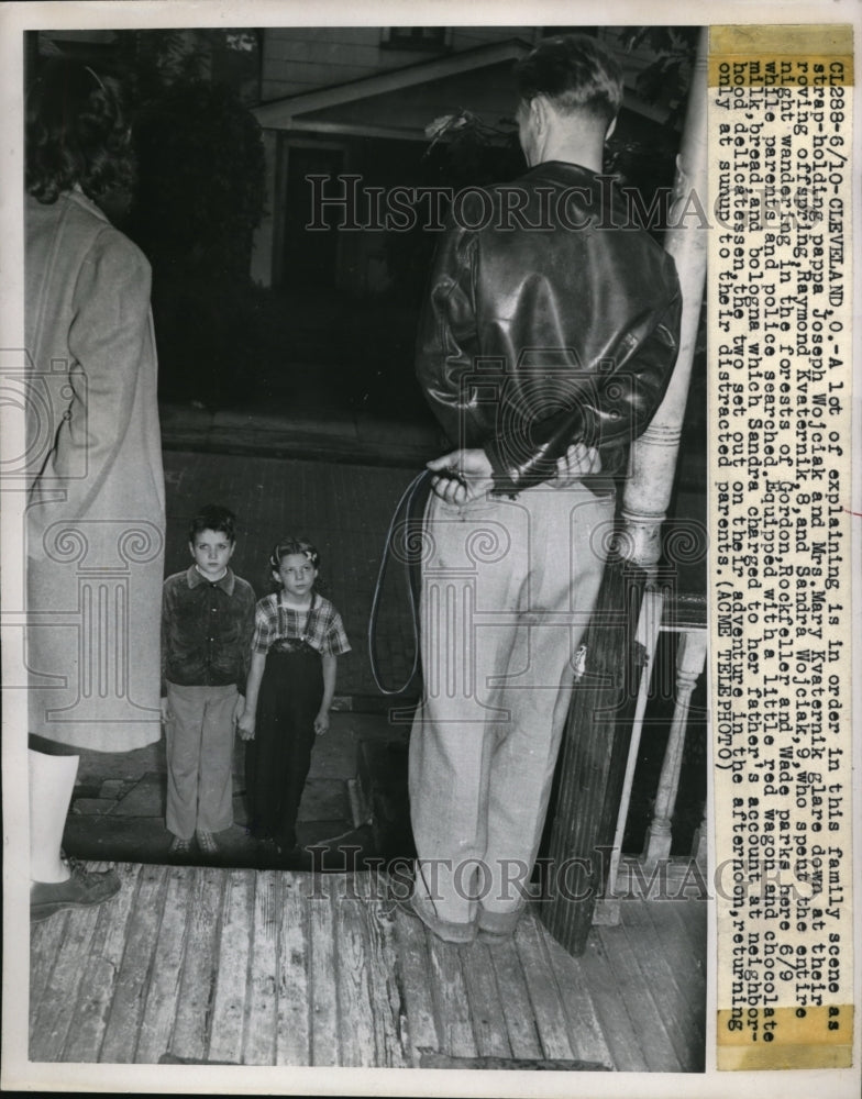 Load image into Gallery viewer, 1948 Press Photo Cleveland Ohio Mr &amp; Mrs Joe Wojciak &amp; kids Ray &amp; Sandra
