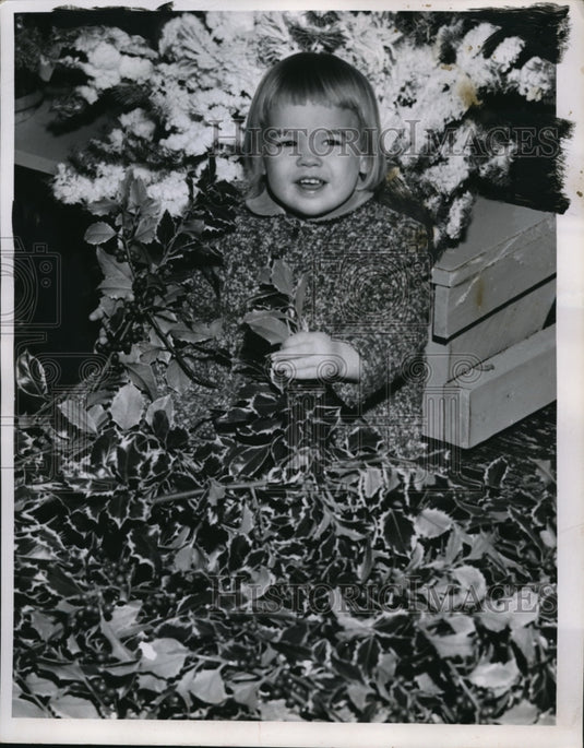 1956 Press Photo Holly Brooks age 2 & Christmas decorations