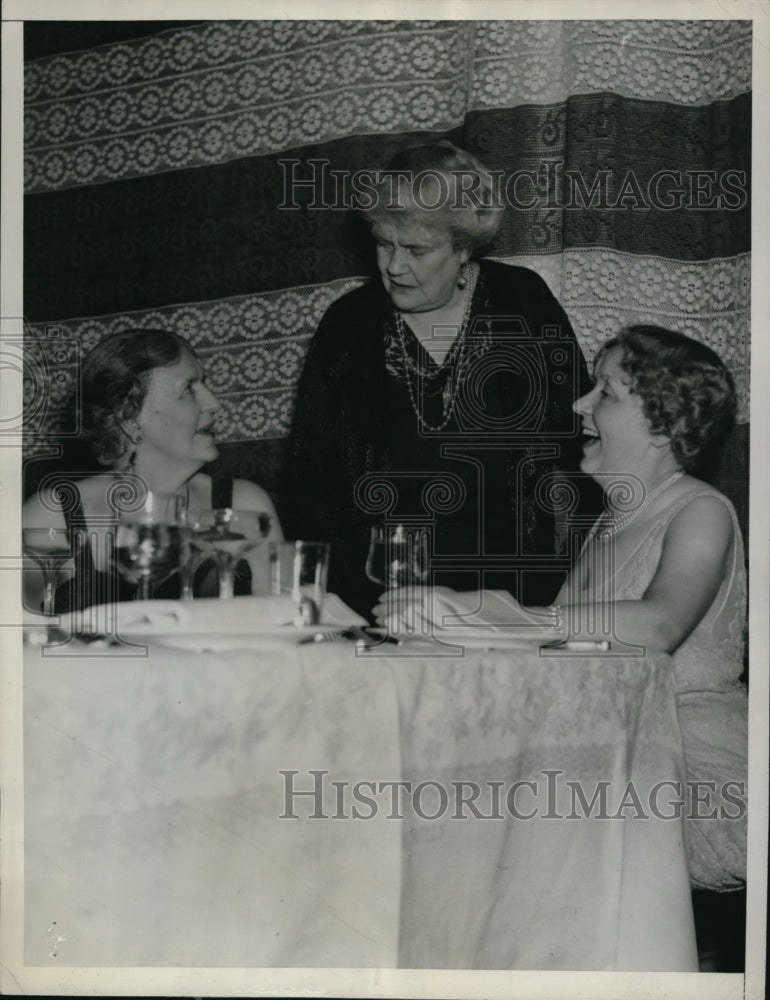 1937 Press Photo Coral Gables Fla Mrs JA Dougherty, Mrs E Everett, Mrs H Doherty