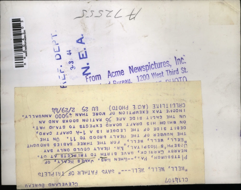 1944 Press Photo Pittsburg Pa Mrs James Healy has triplets at St Josephs Hosp