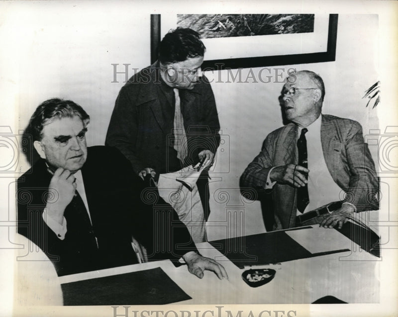 Load image into Gallery viewer, 1946 Media Photo David Dubinsky, William Green, John Lewis of AFL Council
