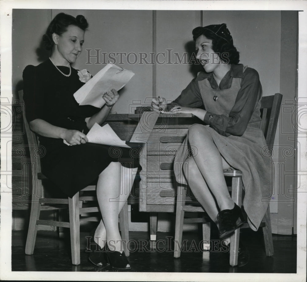 1942 Media Photo Wash DC stenographers Fern Calvert & Lillian Mintzer