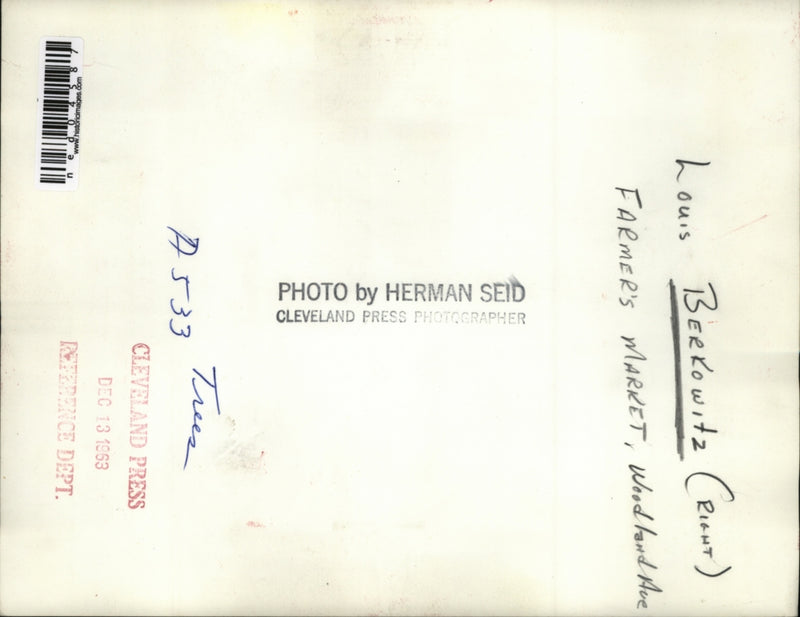 Load image into Gallery viewer, 1953 Media Photo Louis Berkowitz selling Xmas trees in Cleveland Ohio
