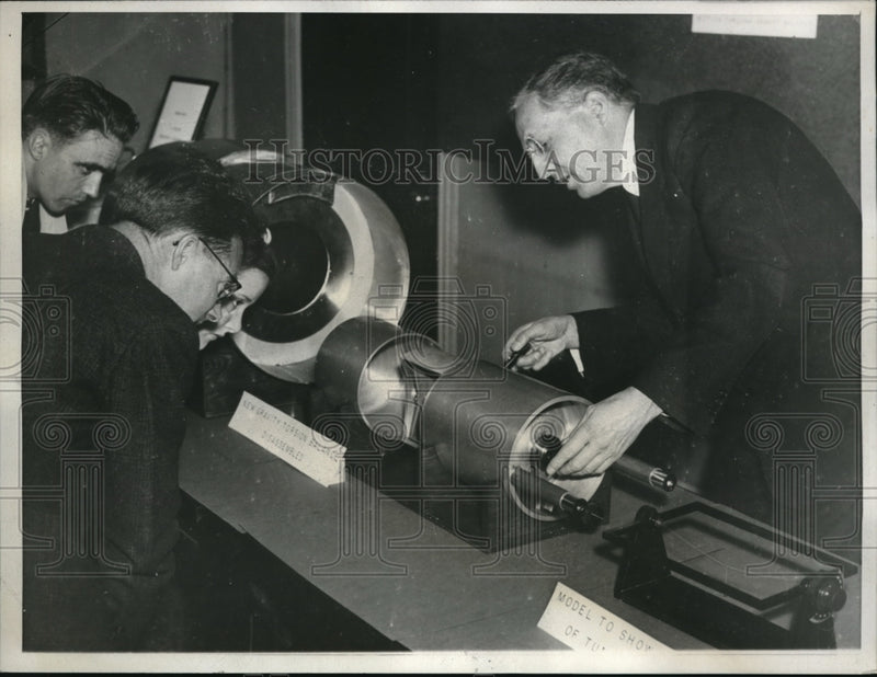 Load image into Gallery viewer, 1937 Press Photo New gravity measuring device, exhibited in Wash DC
