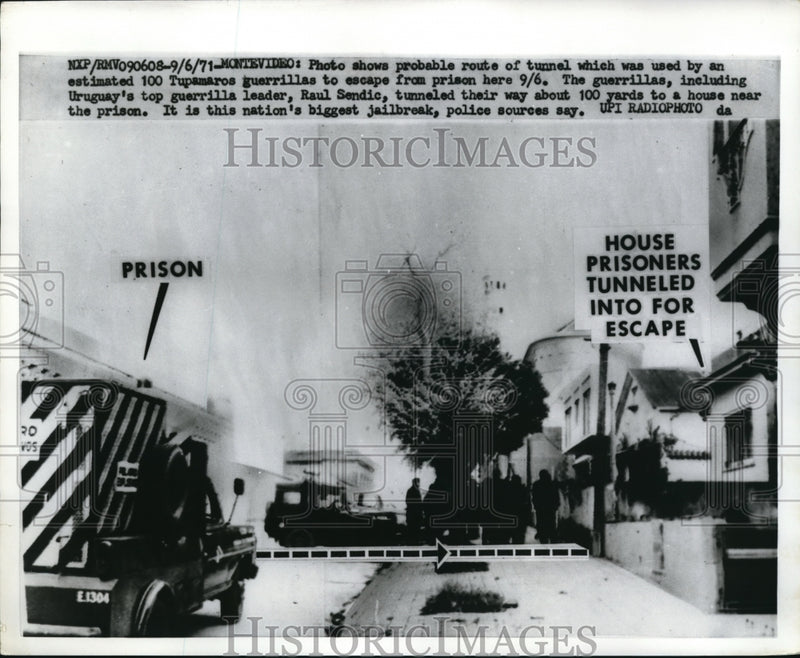 Load image into Gallery viewer, 1971 Press Photo Probable route of tunnel the Tupamaros guerrilla used to escape
