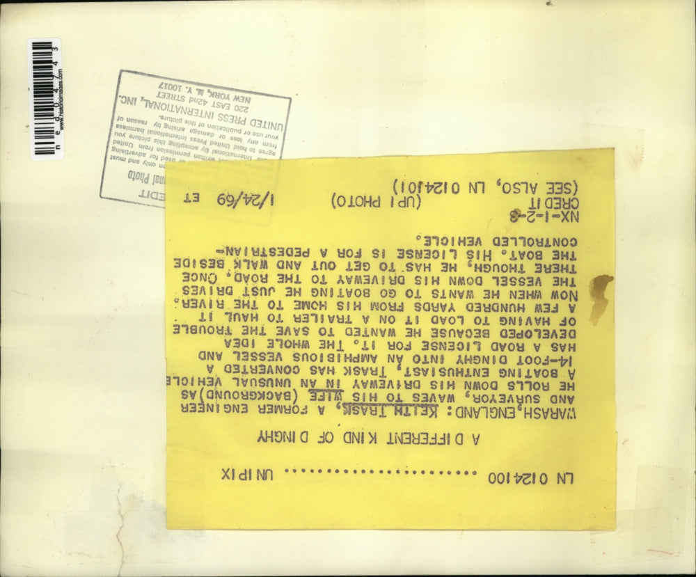 1969 Press Photo Keith trask rolls down with his unusual vehicle boat