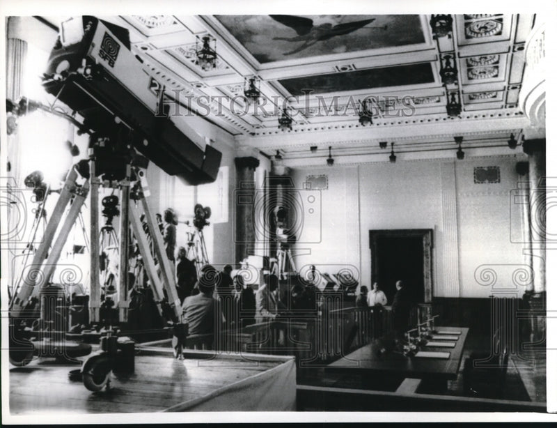 Load image into Gallery viewer, 1971 Press Photo Newsmen waiting for Four Power Berlin Agreement but stalled
