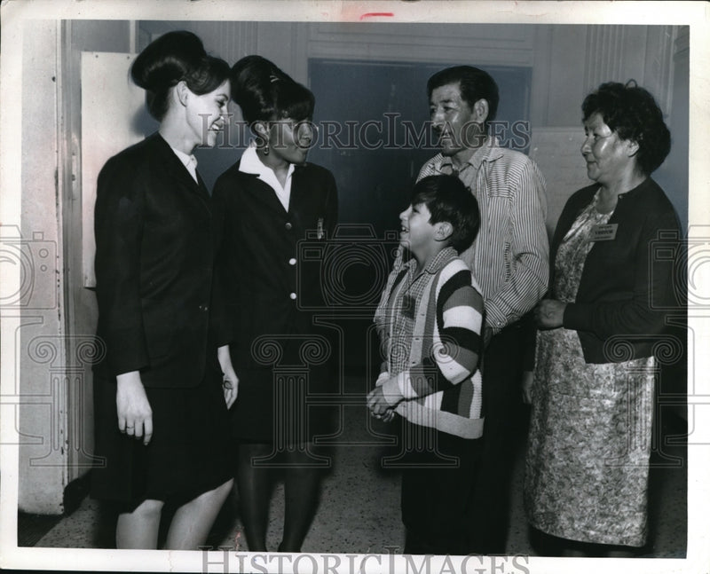 Load image into Gallery viewer, Press Photo Brenda Horn, Bessie Smith, Mr &amp; Mrs Thomas Mitchell &amp; Thomas, Jr
