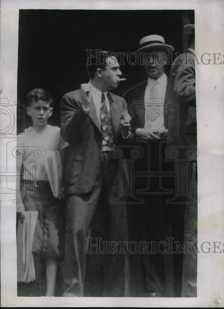 Load image into Gallery viewer, 1937 Press Photo Richard Davis is charge of Federal Income tax evasion

