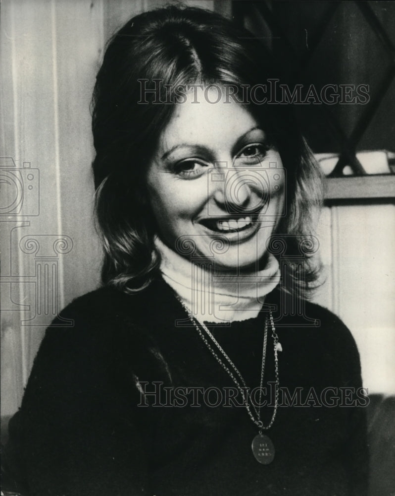 Load image into Gallery viewer, 1971 Press Photo Lady Jacqueline Isaac at the famous Gstaad resort
