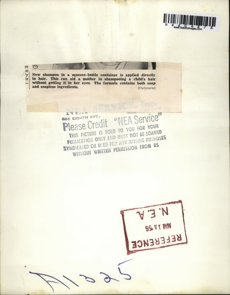 1956 Press Photo No more tears squeeze bottle for Child's hair