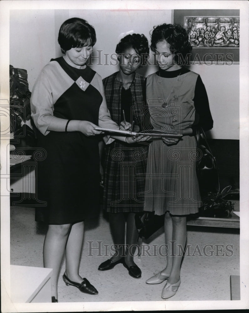 Load image into Gallery viewer, 1967 Media Photo Ms. Williams signing in the Cleveland Women's Job Corps center
