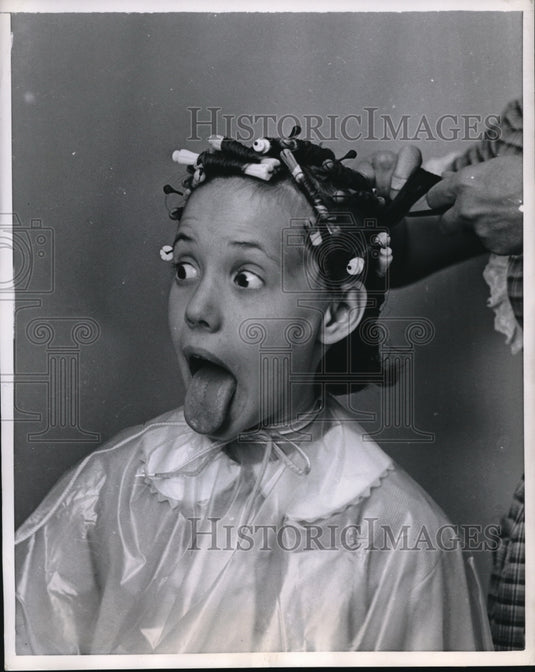1955 Press Photo A wacky look of Elaine while getting a curl