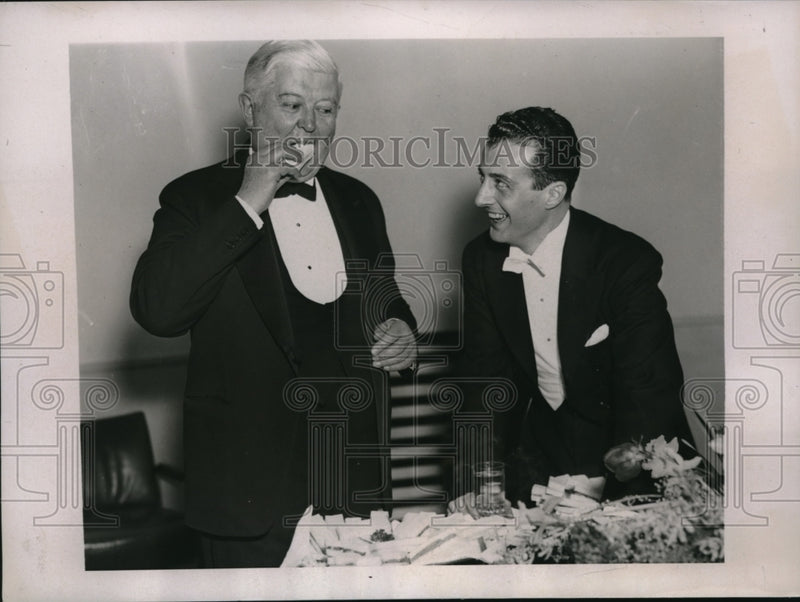 Load image into Gallery viewer, 1937 Press Photo WG Van Schmus &amp; Leo Sillman at Radio City Music Hall benefit

