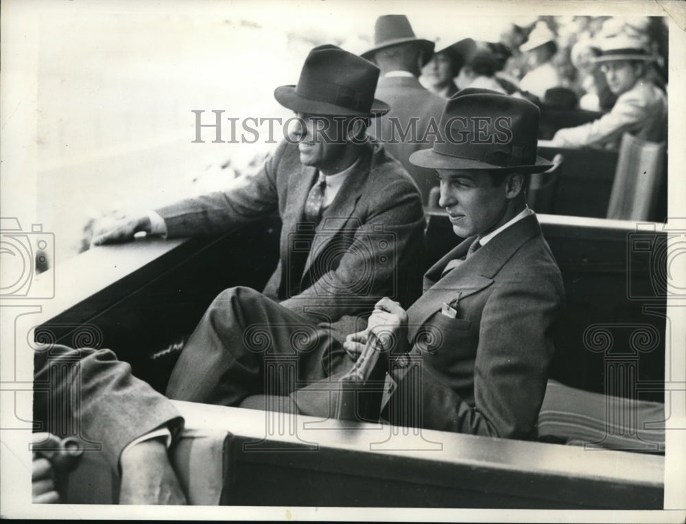 1935 Press Photo Alfred G Vanderbilt & HR Boyer at races in Chicago