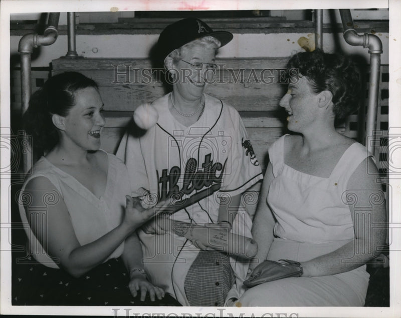 Load image into Gallery viewer, 1956 Media Photo Mrs. Victor with her friends talking about Kansas City ball
