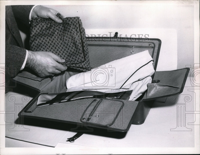 Load image into Gallery viewer, 1960 Press Photo Overnight bag mainly for men
