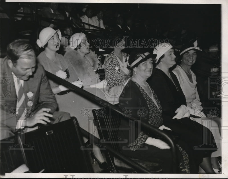 Load image into Gallery viewer, 1932 Press Photo Mrs J McCooey, J Delaney J Curry Democratic Convention Chicago
