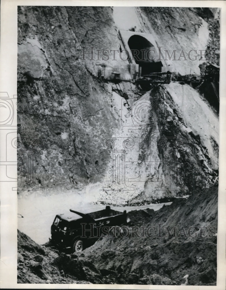 Load image into Gallery viewer, 1968 Press Photo Tadzhik USSR mining work to bore tunnel at Karatau MT
