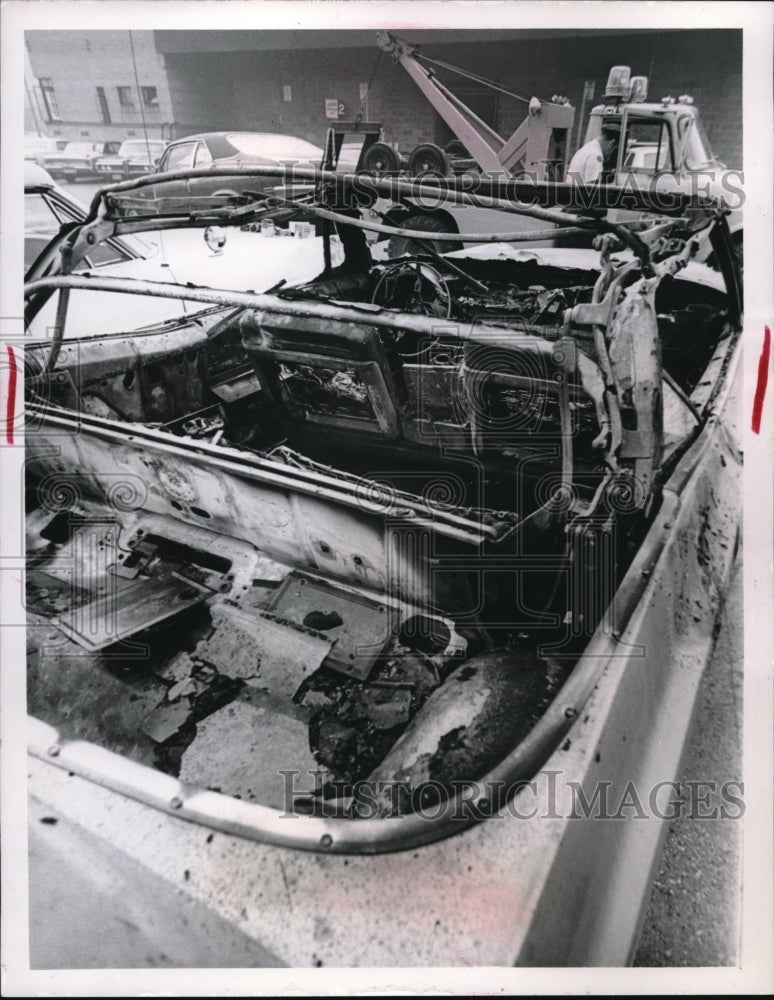 1971 Press Photo Bombed 1967 Cadillac owned by Gloria Kelly