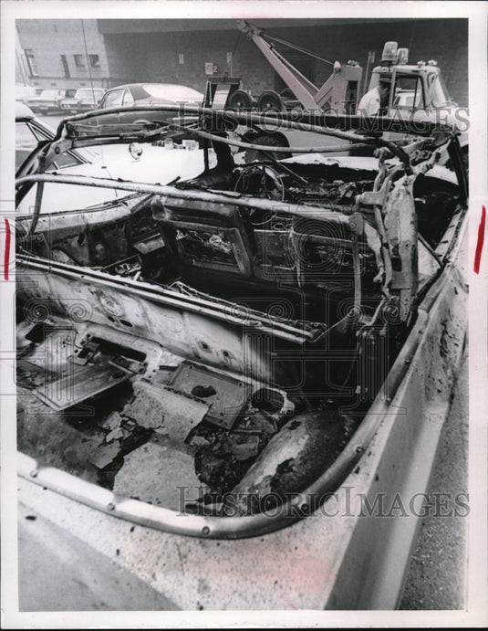 1971 Press Photo Bombed 1967 Cadillac owned by Gloria Kelly