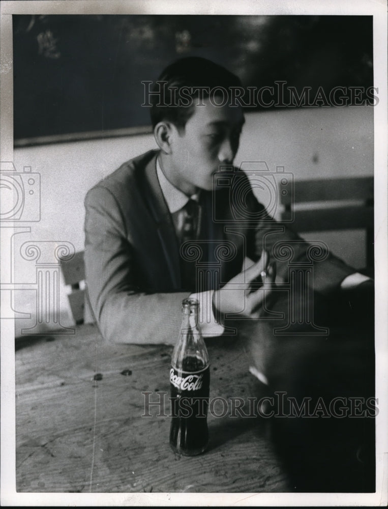 Load image into Gallery viewer, 1965 Media Photo Nguyen Phovoc at a scholl lunchroom
